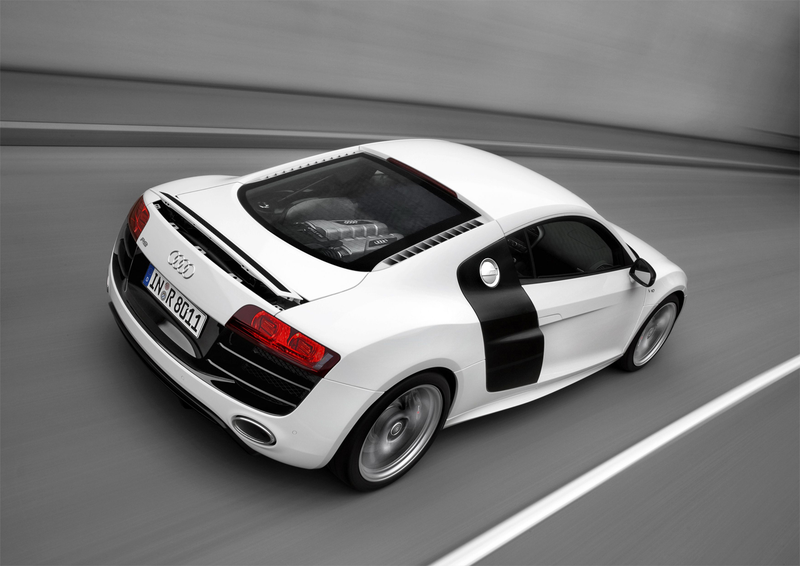 Illustration for article titled 2010 Audi R8 5.2 V10 Proves Ten Sounds Better Than Eight
